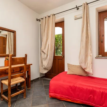 Terrenia * Ταορμίνα