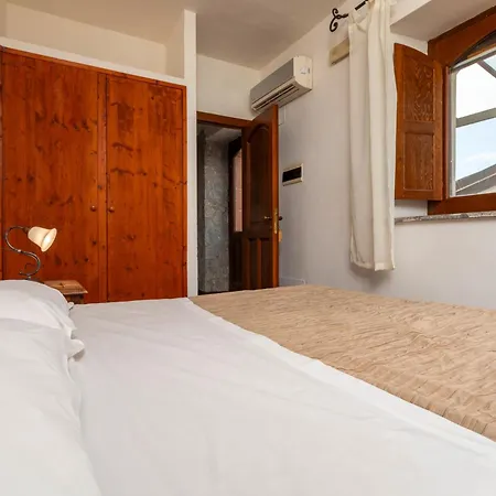 Terrenia Ταορμίνα